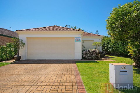 32 Beachside - Accommodation Mooloolaba 0