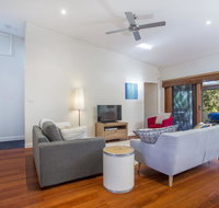 33 Bangalow - Narrawallee's Beautiful Bungalow - Accommodation Mooloolaba