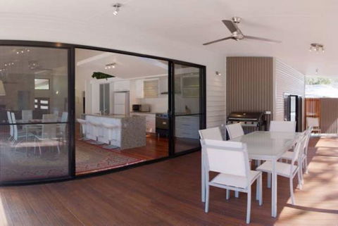 33 Esprit Drive - Rainbow Shores, Style, Comfort And Relaxation, Pets Welcome, Pool - Accommodation Mooloolaba 3