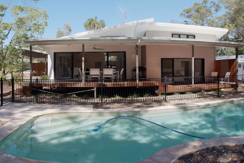 33 Esprit Drive - Rainbow Shores, Style, Comfort And Relaxation, Pets Welcome, Pool - Accommodation Mooloolaba 0