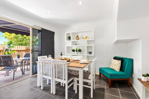 3BR Beach Escape AC, Pool, Tennis, Wine, Coffee, Netflix - Accommodation Mooloolaba 1