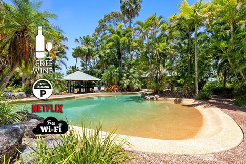 3BR Beach Escape AC, Pool, Tennis, Wine, Coffee, Netflix - Accommodation Mooloolaba 0