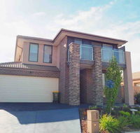 4 Bed 2 And A Half Bath Luxury Villa in Point Cook - Accommodation Mooloolaba