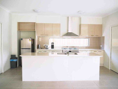 4 Bed 2 And A Half Bath Luxury Villa In Point Cook - Accommodation Mooloolaba 1