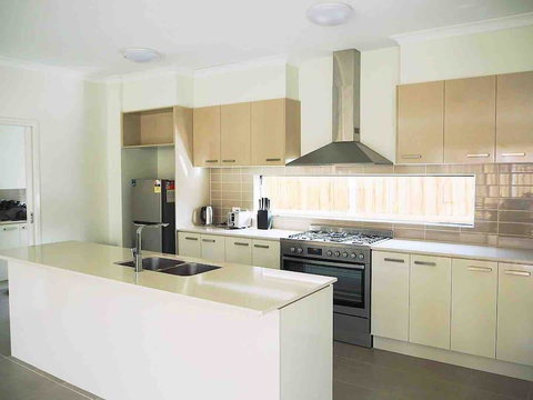 4 Bed 2 And A Half Bath Luxury Villa In Point Cook - Accommodation Mooloolaba 3