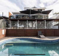 5 bedroom with POOL and Studio Vues Relaxantes - Accommodation Mooloolaba