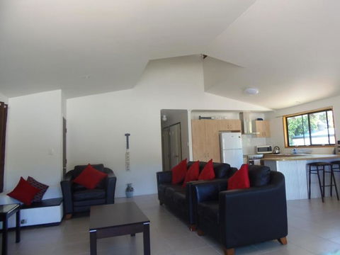 6 Bomburra Court - Rainbow Beach, Pet Friendly In Great Bush And Beach Location - Accommodation Mooloolaba 2