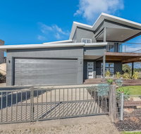 7 Graydens Road Ventnor with Spectacular views - Accommodation Mooloolaba
