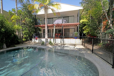 8 Springfield Avenue - Pet Friendly, Linen Included - Accommodation Mooloolaba 2