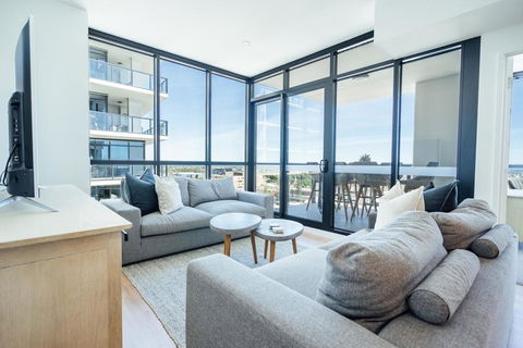 A Cut Above The West - Pool - Rooftop Bar - Gym - Wifi - Accommodation Mooloolaba 1