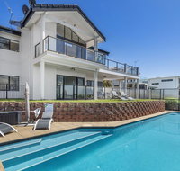 Above and Beyond - Beautiful Home with Pool - Accommodation Mooloolaba