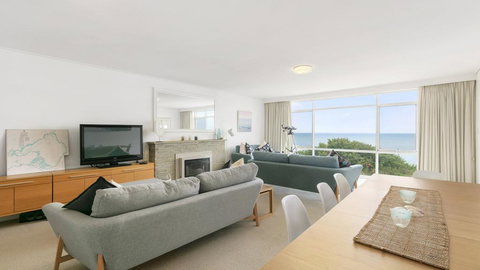 ABSOLUTE BEACHFRONT - FRANKSTON - Accommodation Mooloolaba 0