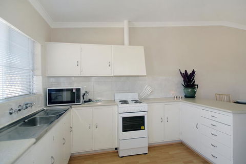 Acacia Holiday & Business Stay - Accommodation Mooloolaba 2