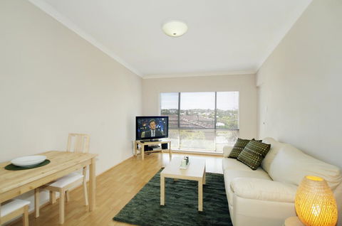 Acacia Holiday & Business Stay - Accommodation Mooloolaba 0