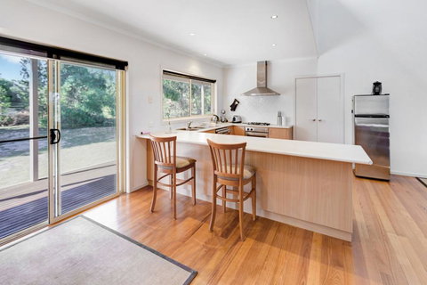 Acacia Lakehouse - The Lake At Your Doorstep - Accommodation Mooloolaba 3