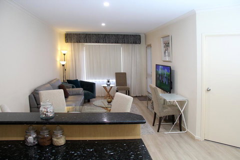 ADELAIDE CBD APARTMENT - 3BR, 2BATH & CARPARK - Accommodation Mooloolaba 0