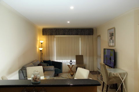 ADELAIDE CBD APARTMENT - 3BR, 2BATH & CARPARK - Accommodation Mooloolaba 2