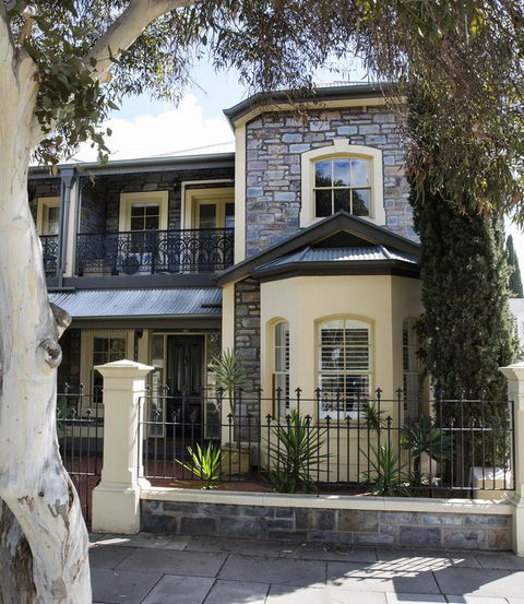 Adelaide Mackinnon - Accommodation Mooloolaba 3