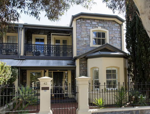 Adelaide Mackinnon - Accommodation Mooloolaba 1