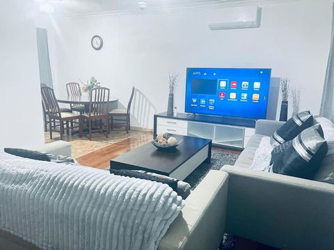 Elegant And Spacious Home + Gym - Accommodation Mooloolaba 0