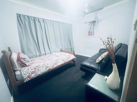 Elegant And Spacious Home + Gym - Accommodation Mooloolaba 4