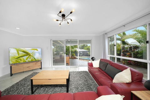 Family Escape Serene Oasis With Pool And AC - Accommodation Mooloolaba 1