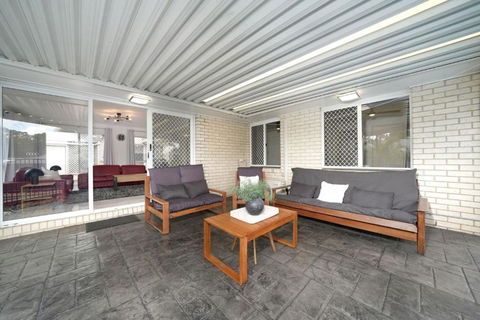 Family Escape Serene Oasis With Pool And AC - Accommodation Mooloolaba 3