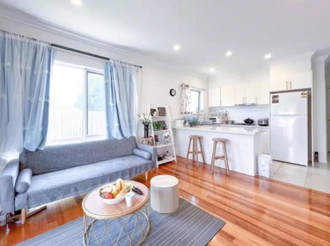 FamilyFriendly 3 Bedroom Retreat - Shared - Parking And Wifi - Accommodation Mooloolaba 1