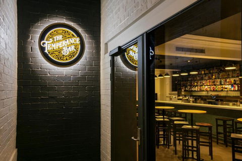 Farmers Home Hotel - Accommodation Mooloolaba 1
