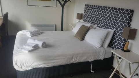 Fish Creek Hotel - Accommodation Mooloolaba 4