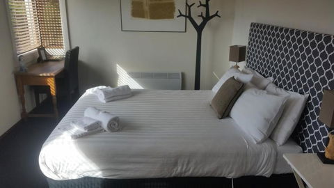 Fish Creek Hotel - Accommodation Mooloolaba 3