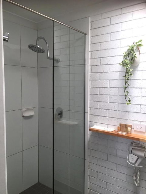 Gin Gin Village Motor Inn Motel QLD - Accommodation Mooloolaba 3