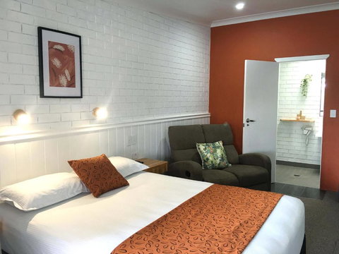 Gin Gin Village Motor Inn Motel QLD - Accommodation Mooloolaba 0