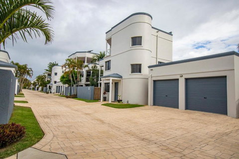 Grange Resort Hervey Bay - Accommodation Mooloolaba 1