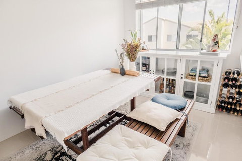 HEART OF BURLEIGH Holiday Villa - Perfect Location With Pools - Accommodation Mooloolaba 1