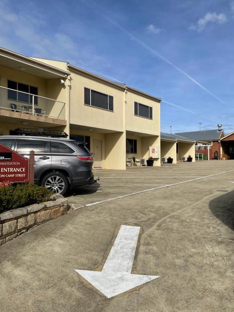 Hibernian Hotel - Accommodation Mooloolaba 0