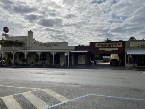 Hibernian Hotel - Accommodation Mooloolaba 1