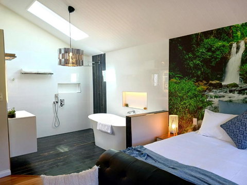Hideaway Falls - Staggys Cottage - Accommodation Mooloolaba 2