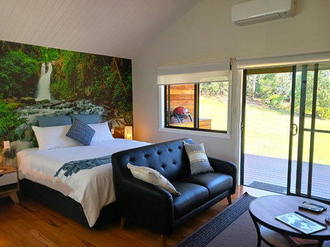 Hideaway Falls - Staggys Cottage - Accommodation Mooloolaba 1