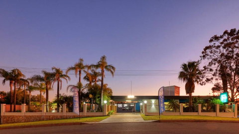 Hilltop Motel - Accommodation Mooloolaba 0