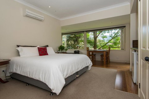 Hollyhock - Accommodation Mooloolaba 3