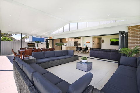 Adriatic Jervis Bay - 2 Min Walk To Beach - Family Friendly - Accommodation Mooloolaba 0