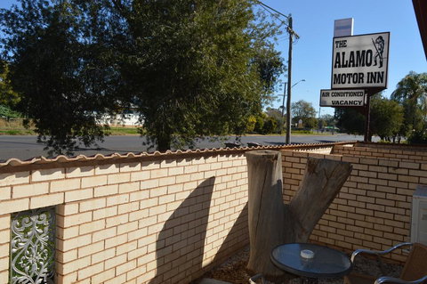Alamo Motor Inn - Accommodation Mooloolaba 1