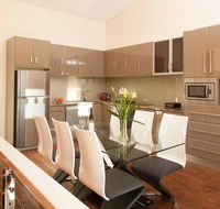 Albany Waves - Accommodation Mooloolaba