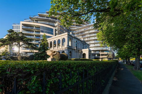 Albert Park City View Stylish 1 Bedroom Apartment - Accommodation Mooloolaba 0