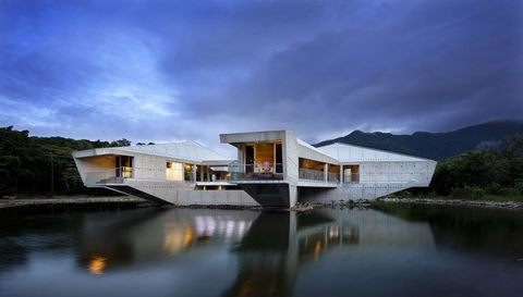 Alkira Award Winning Luxury Beachfront Rainforest Holiday House - Accommodation Mooloolaba 0