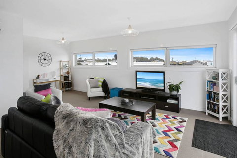 APOLLO 13 PENTHOUSE - Free Wifi & Huge Terrace! - Accommodation Mooloolaba 1