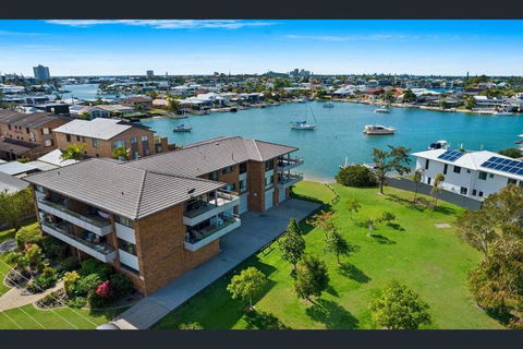 Luxury 2 Bedroom Unit Mooloolaba - Accommodation Mooloolaba 2