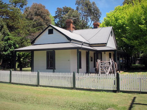 Lynden Cottage - Built 1884 In The Heart Of Town - Accommodation Mooloolaba 0