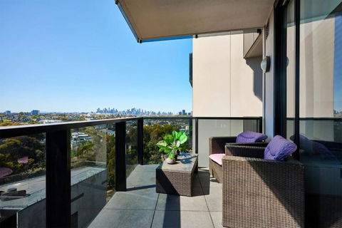 Maribyrnong Marvel Charm With Cityscape Bliss - Accommodation Mooloolaba 0